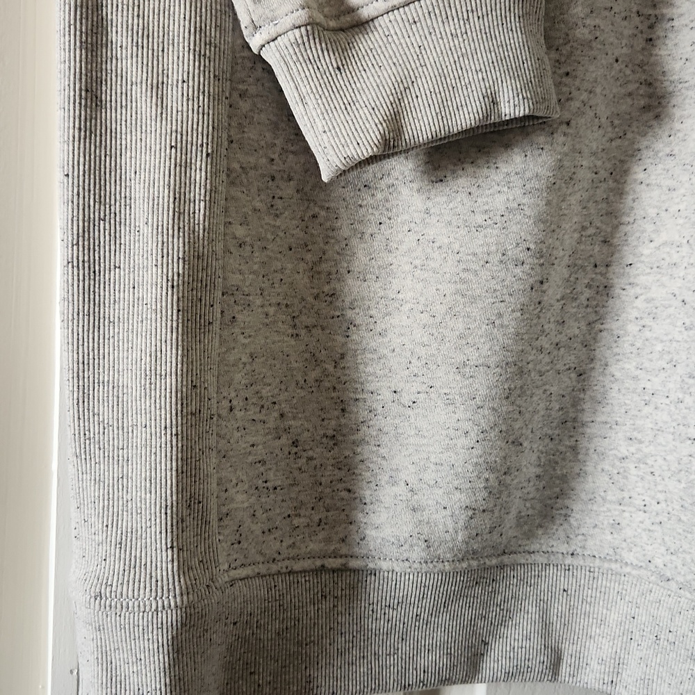 BNWT Carhartt Women's Heather Gray Crewneck Sweatshirt with Sleeve Logo - Picture 2 of 5